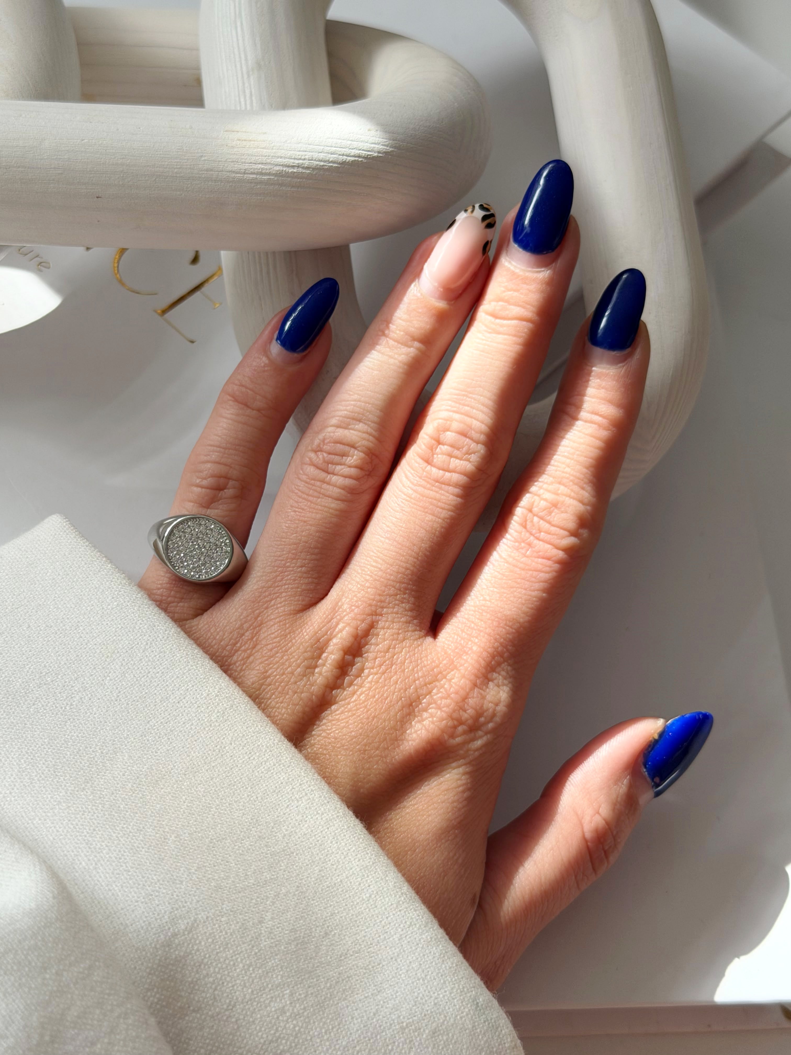 CW1RING0057-silver-cz-pave-round-signet-ring-catwalkjewellery wholesale jewelry RINGS Catwalk Jewellery Europe