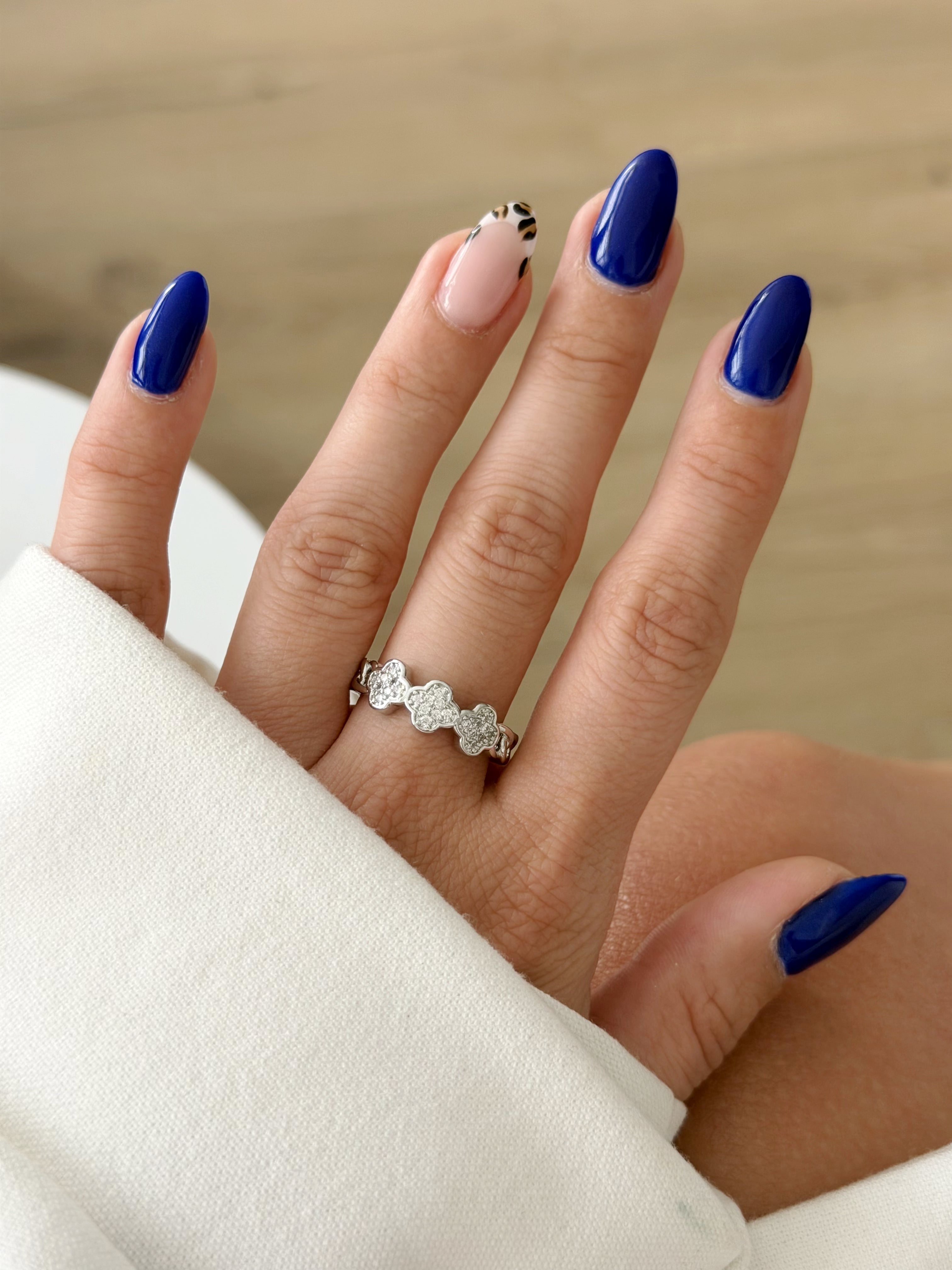 CW1RING0071-silver-cz-pave-clover-motif-band-ring-catwalkjewellery wholesale jewelry RINGS Catwalk Jewellery Europe
