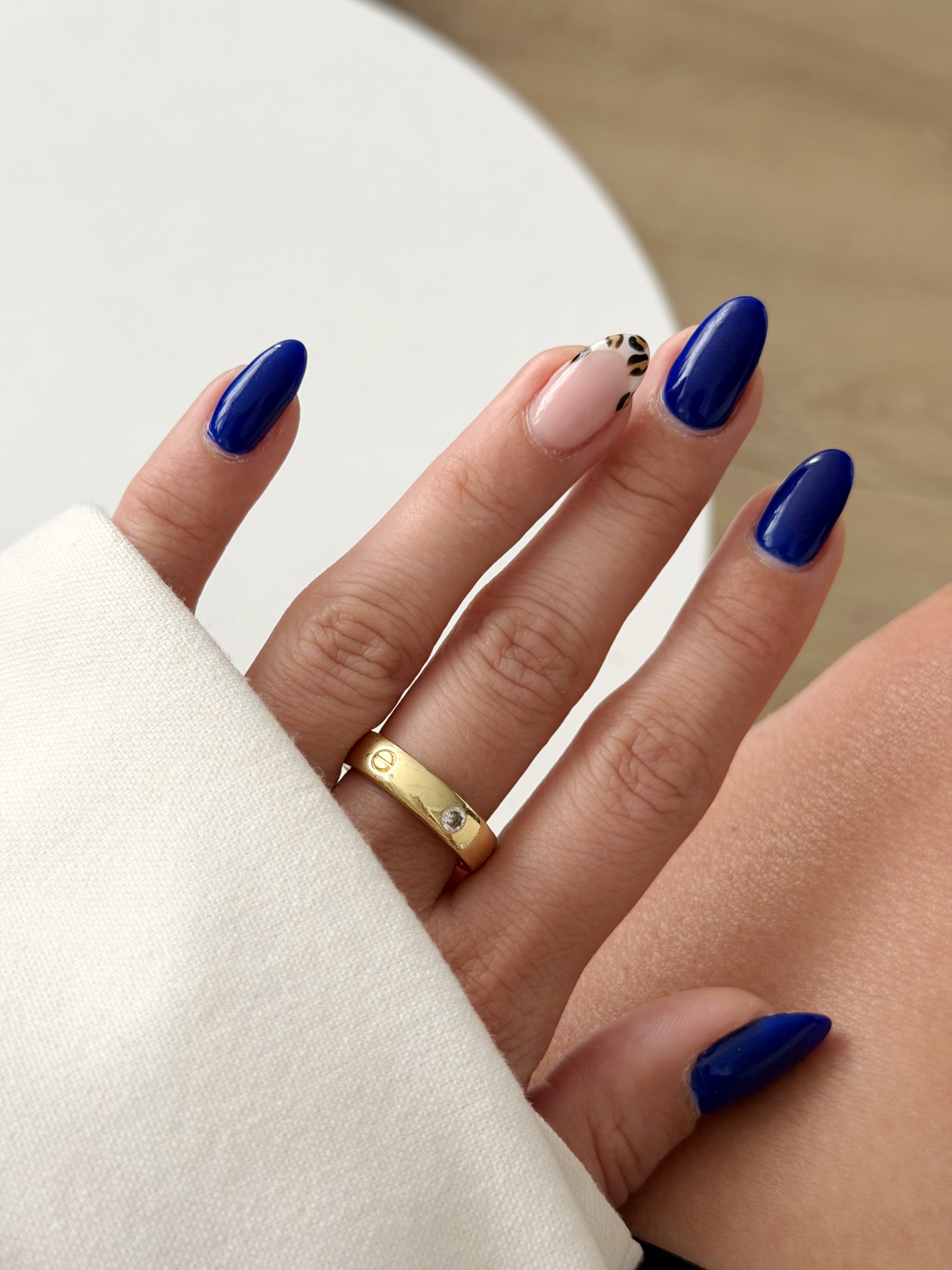 CW1RING0080-gold-flush-set-screw-motif-band-ring-catwalkjewellery wholesale jewelry RINGS Catwalk Jewellery Europe