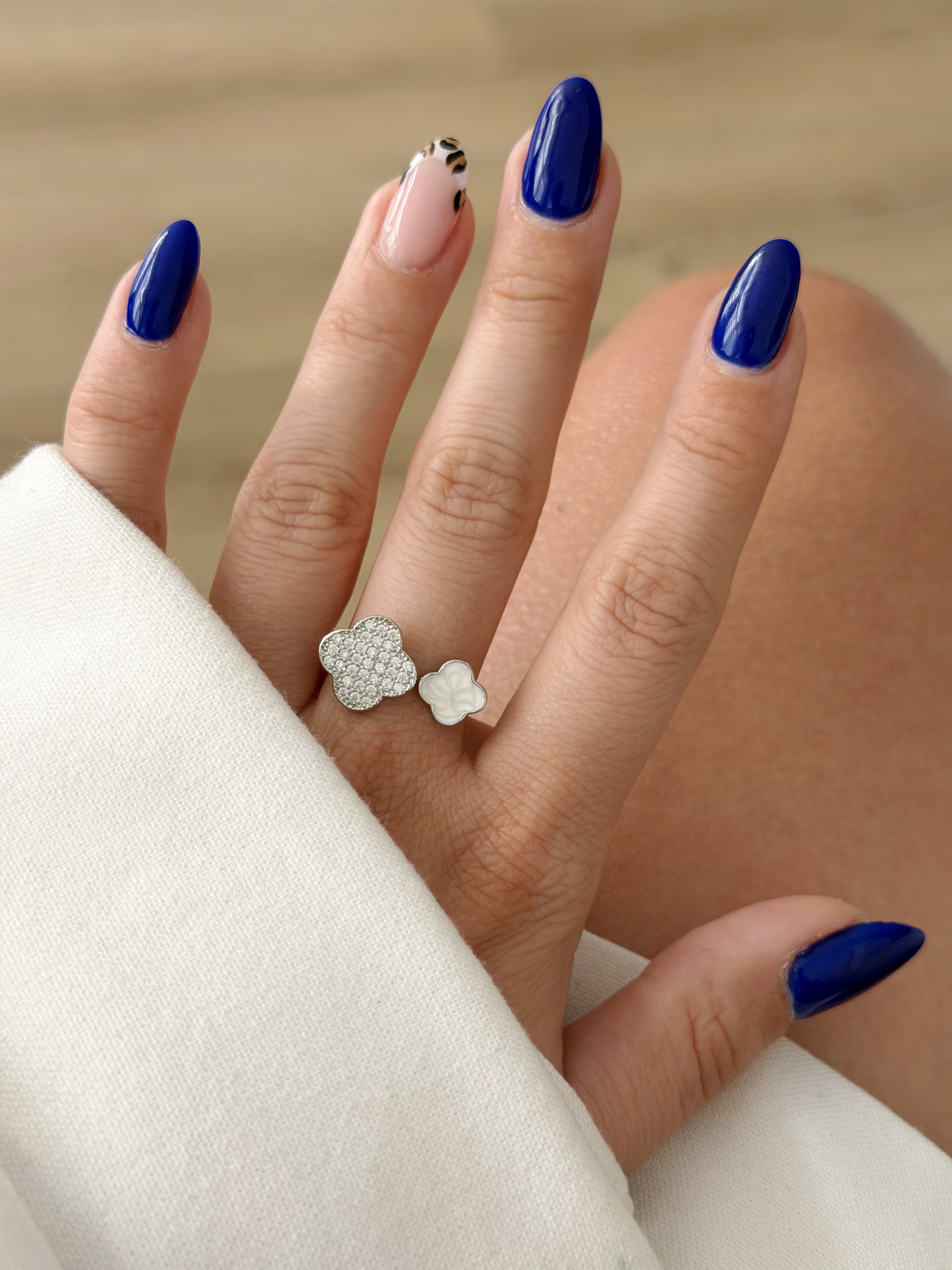 CW1RING00151-silver-cz-pave-and-mother-of-pearl-double-clover-open-ring-catwalkjewellery wholesale jewelry RINGS Catwalk Jewellery Europe