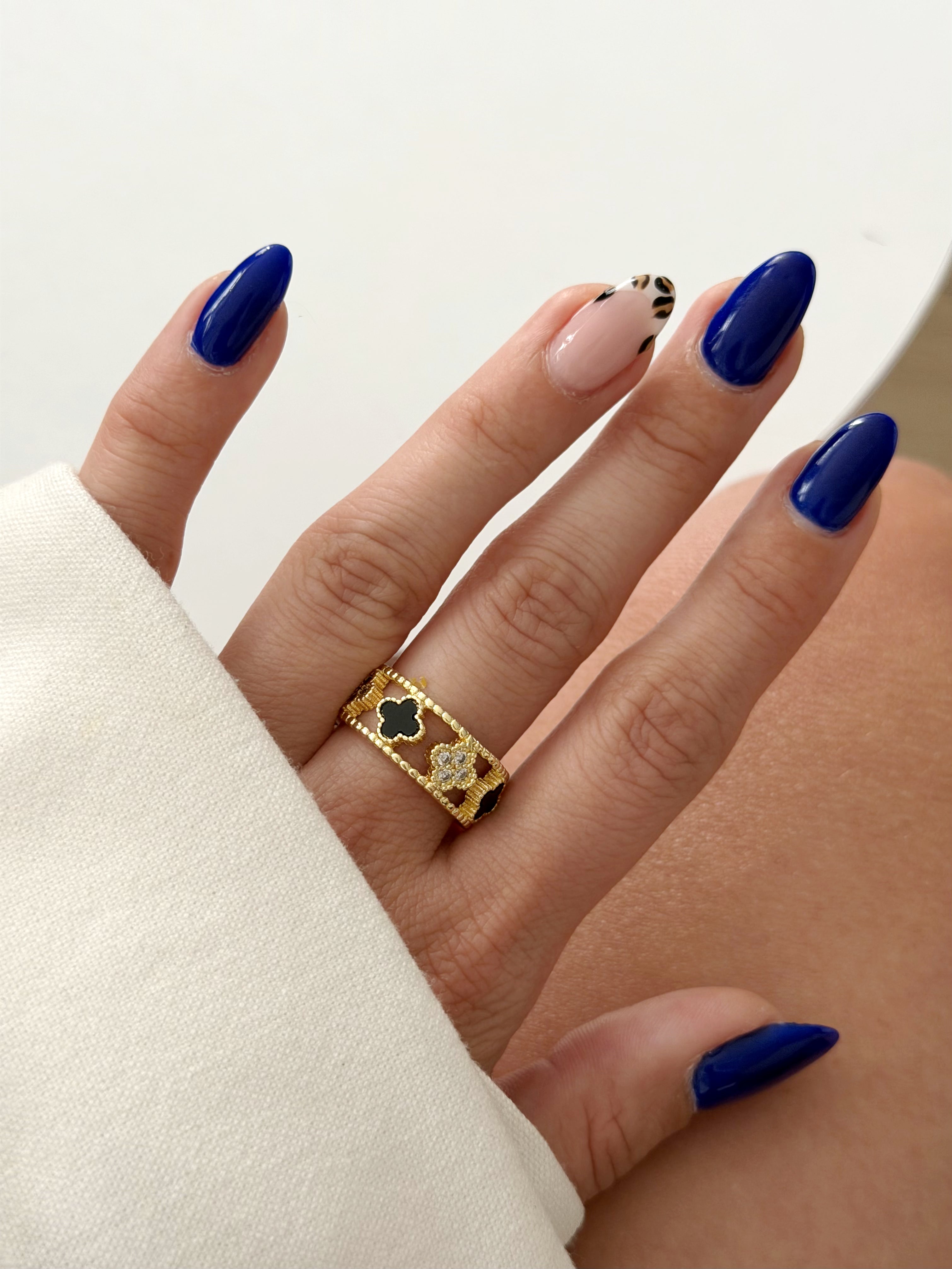 CW1RING00170-gold-black-enamel-and-cz-pave-clover-cutout-band-ring-catwalkjewellery wholesale jewelry RINGS Catwalk Jewellery Europe