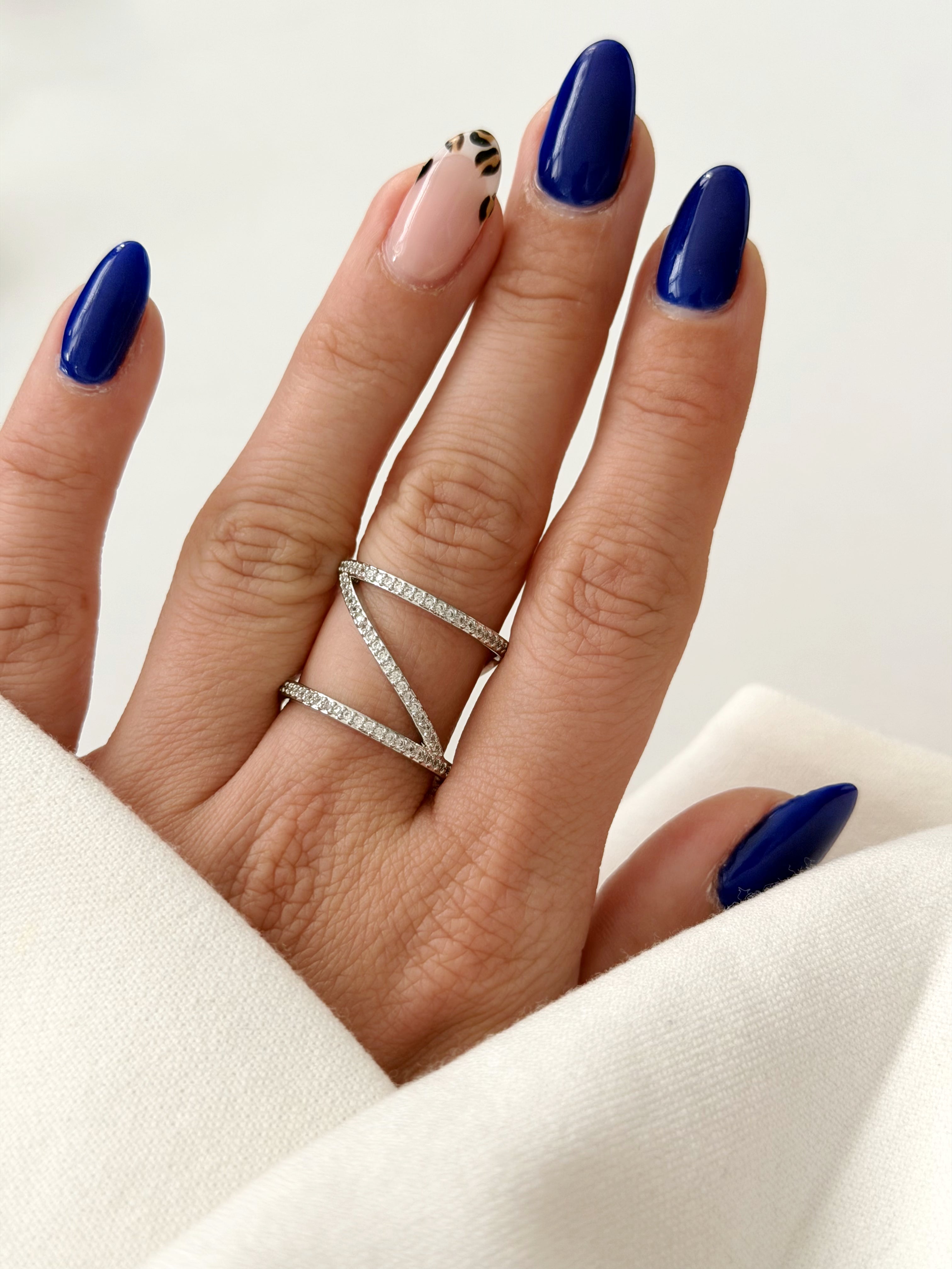CW1RING00186-silver-cz-pave-z-shape-zigzag-statement-ring-catwalkjewellery wholesale jewelry RINGS Catwalk Jewellery Europe