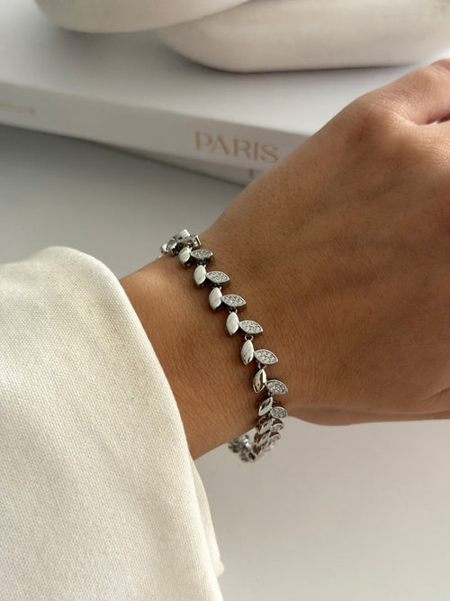 6.7€) CW1VPBRCLT0011-silver-cz-pave-overlapping-leaf-motif-link-bracelet-catwalkjewellery wholesale jewelry BRACELETS  Catwalk Jewellery Europe