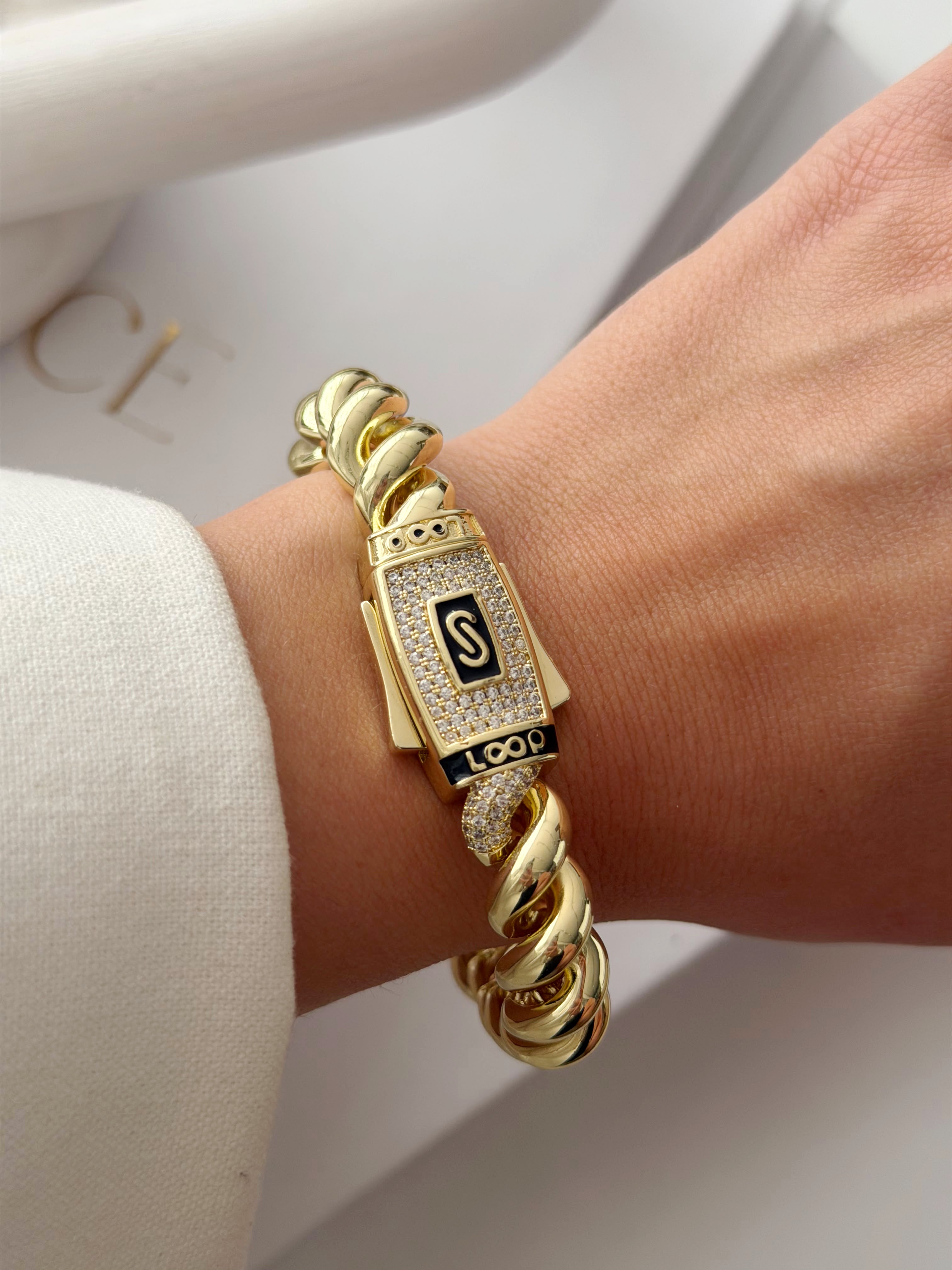 Gold Chunky Twisted Rope Chain Bracelet With S Logo Clasp wholesale jewelry BRACELETS  Catwalk Jewellery Europe