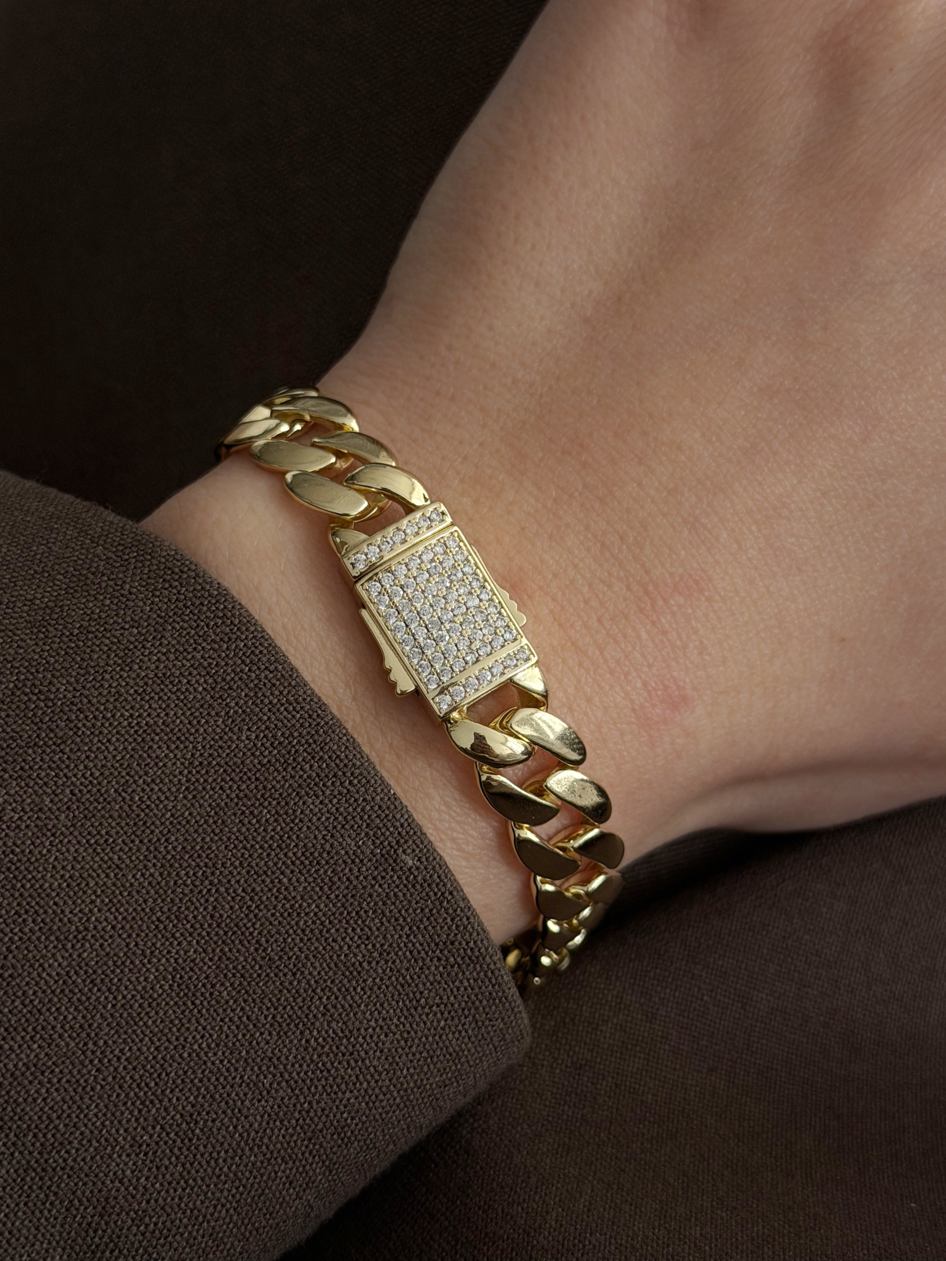 Gold Chunky Curb Chain Bracelet With Cz Pave Buckle Clasp wholesale jewelry BRACELETS  Catwalk Jewellery Europe