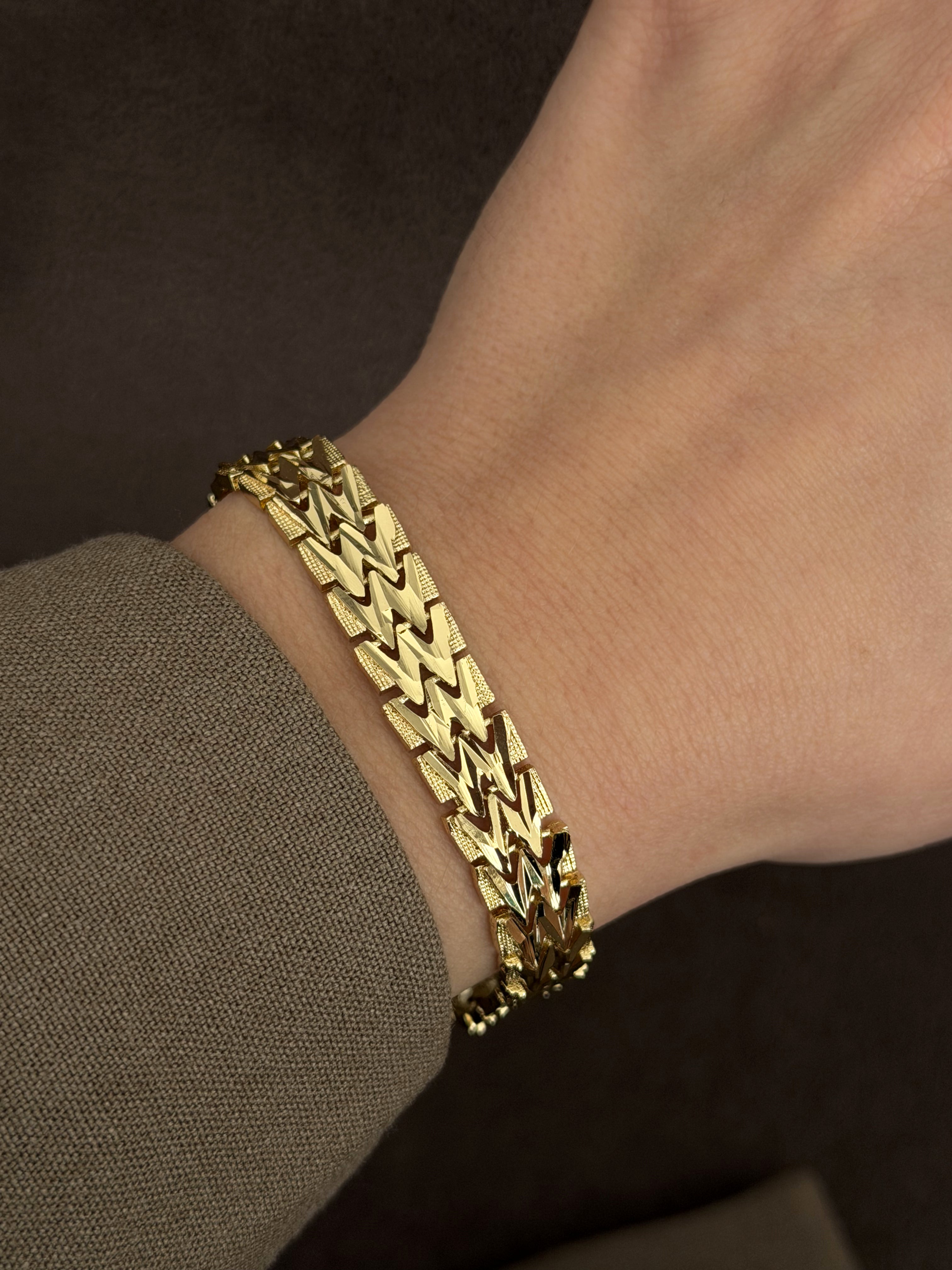 Gold Textured Wide Chevron Panther Link Bracelet wholesale jewelry BRACELETS  Catwalk Jewellery Europe