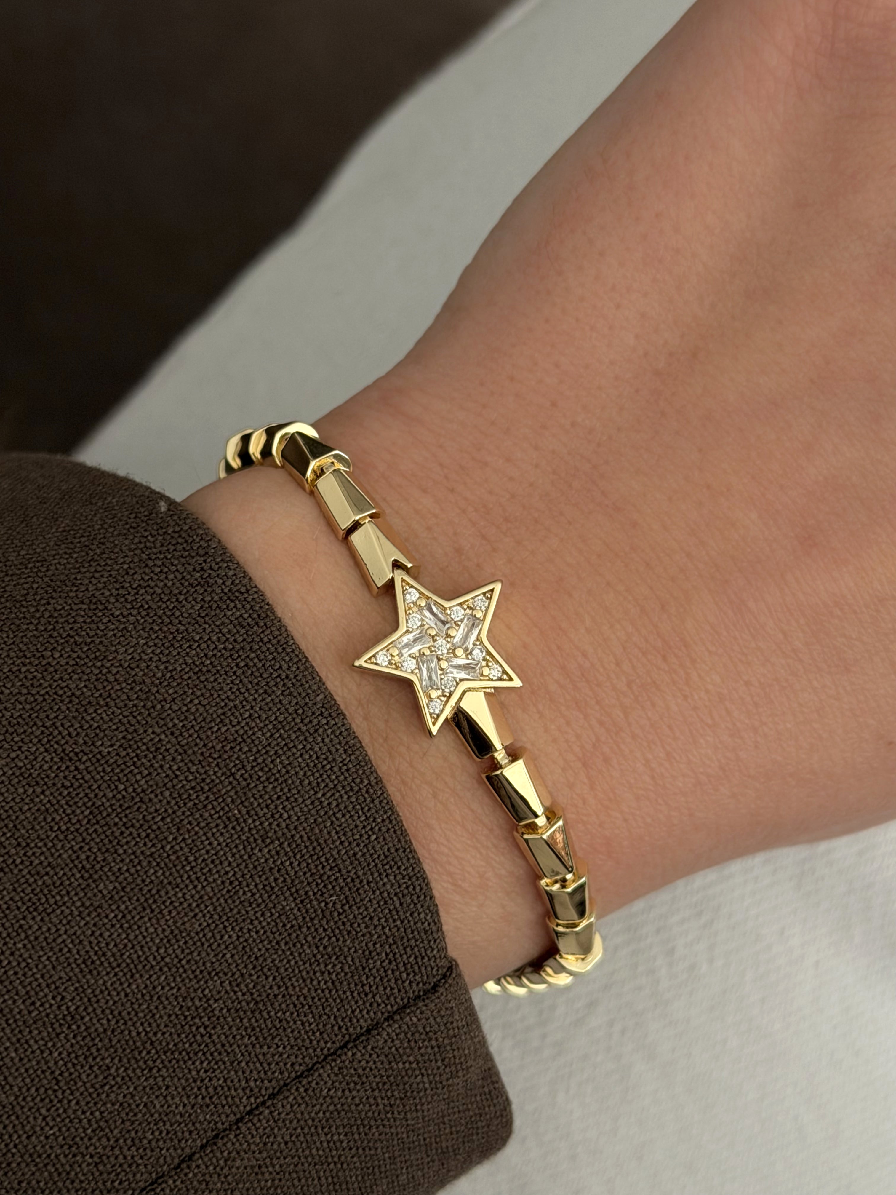 Gold Baguette And Round Cz Star Centerpiece Stretch Bracelet wholesale jewelry BRACELETS  Catwalk Jewellery Europe