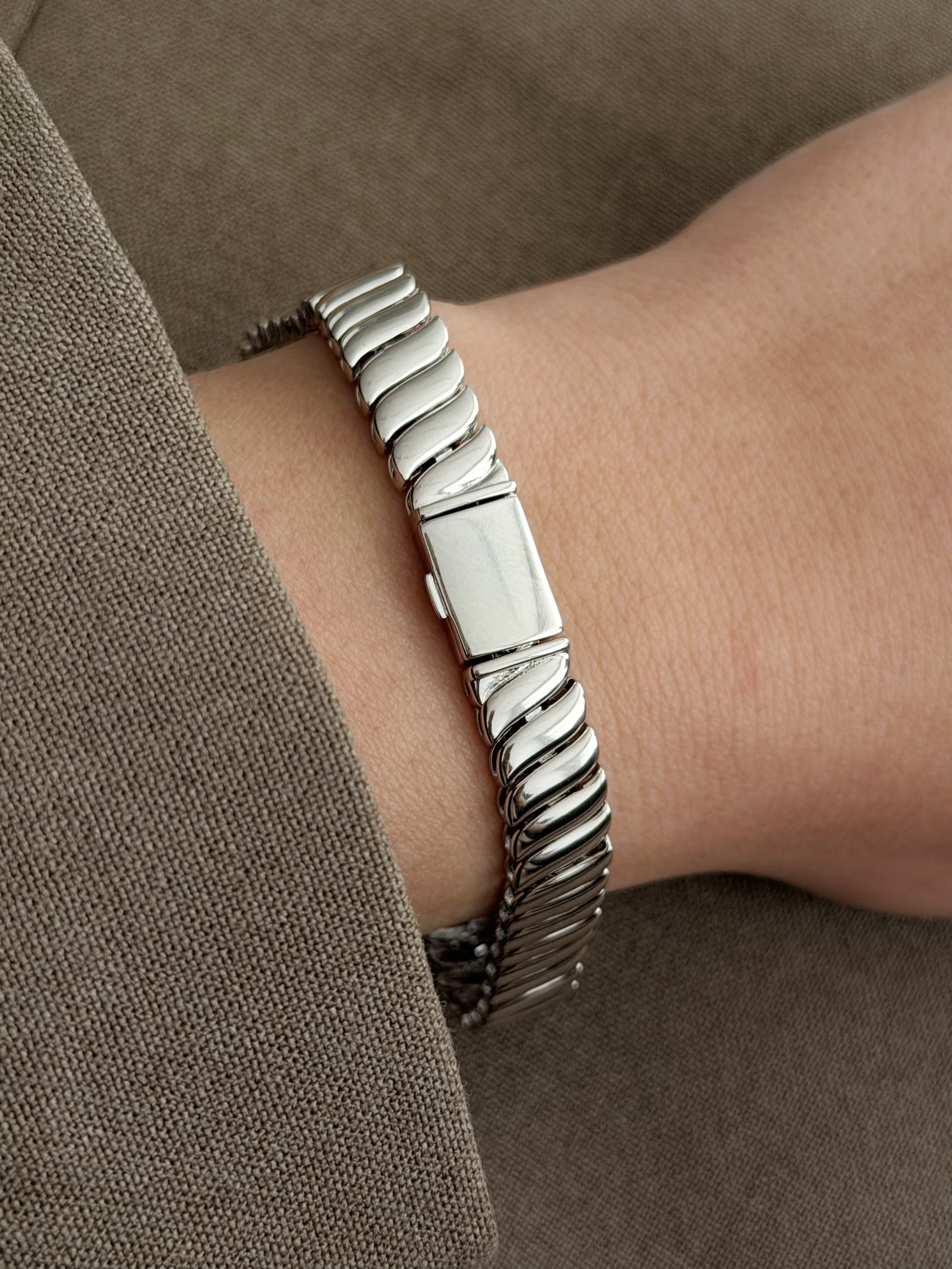 Silver Ribbed Tubogas Link Bracelet With Foldover Clasp wholesale jewelry BRACELETS  Catwalk Jewellery Europe