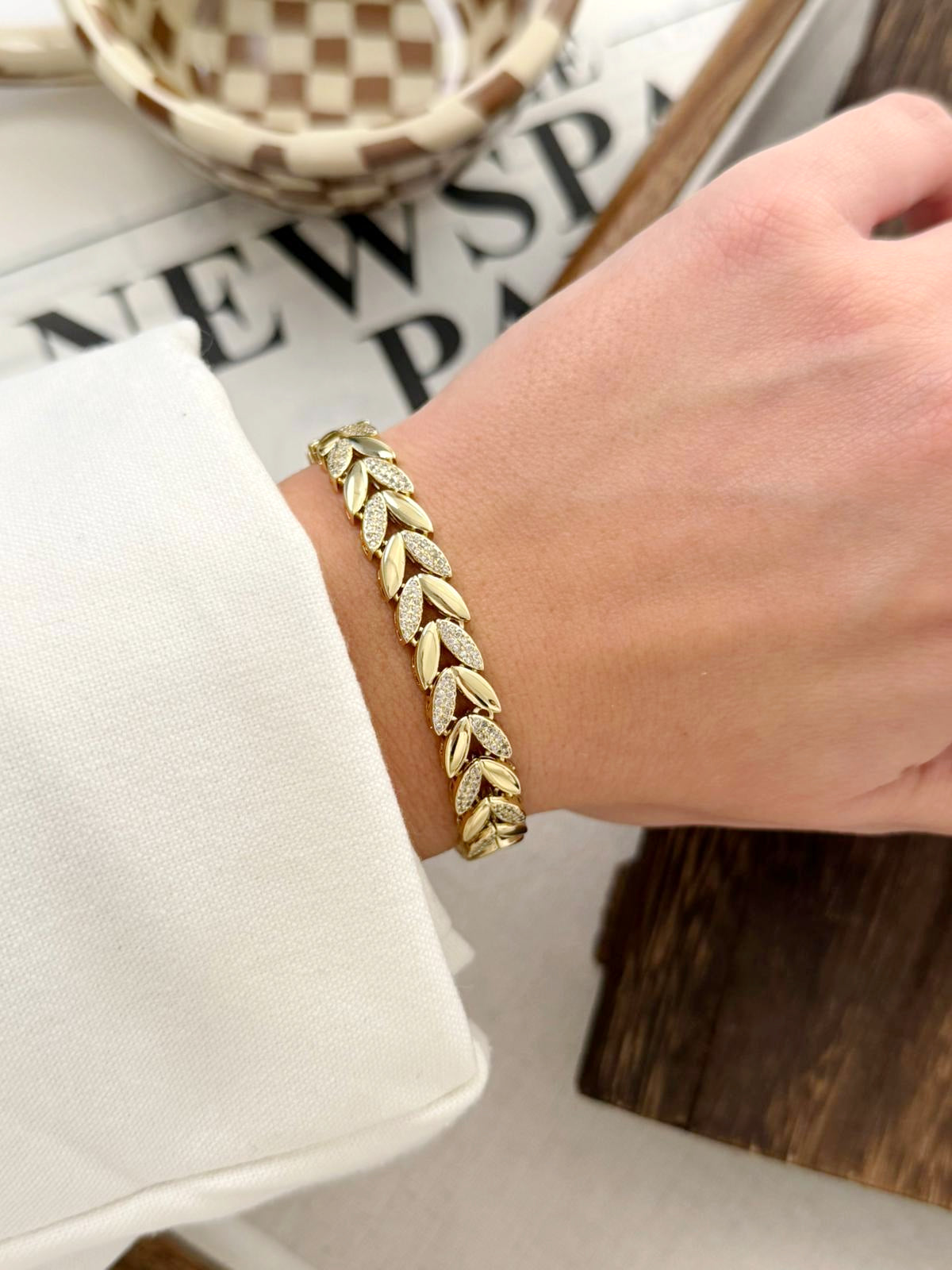 Gold Cz Pave Overlapping Leaf Motif Link Bracelet wholesale jewelry BRACELETS  Catwalk Jewellery Europe
