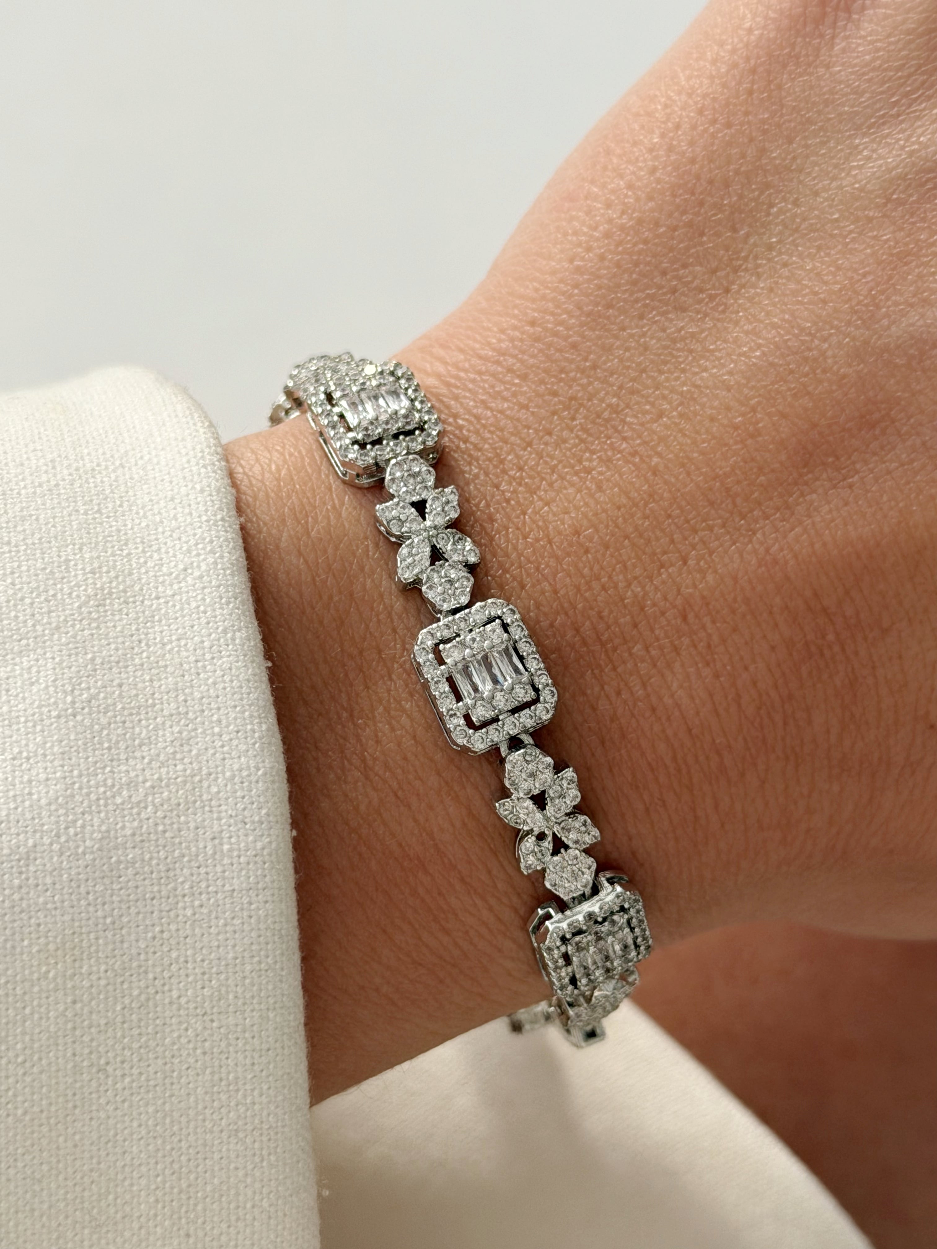 Silver Cz Pave Alternating Emerald Halo Flower Link Bracelet wholesale jewelry BRACELETS  Catwalk Jewellery Europe